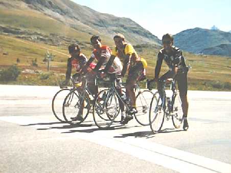 W-AlpeD'Huez.jpg (20308 byte)